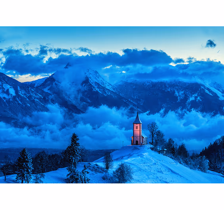 Tapisserie montagne église enneigée - TenStickers