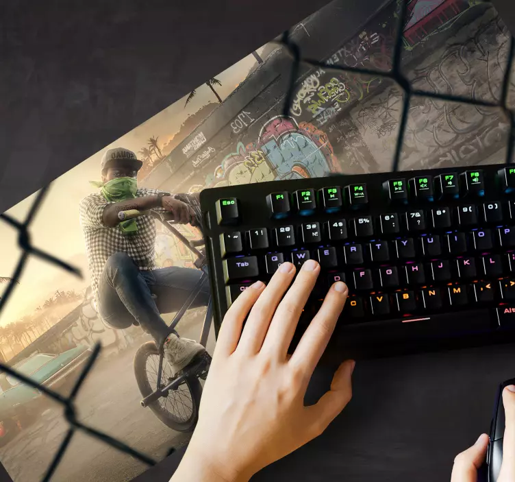 Tapis de souris gamer motard en scène urbaine - TenStickers