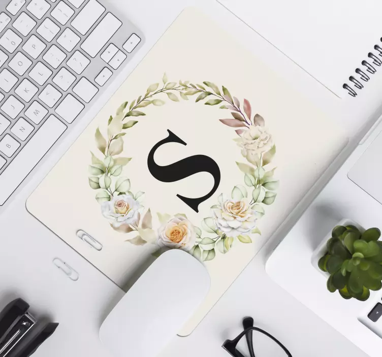 Tapis de souris nom design floral initial - TenStickers