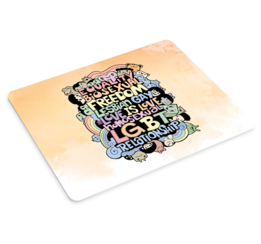 Tapis de souris citation embrasser l'égalité amoureuse - TenStickers