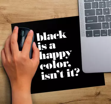 Tapis de souris avec citation "Black is a happy color" - TenStickers
