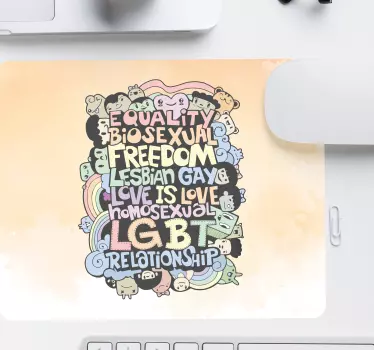 Tapis de souris citation embrasser l'égalité amoureuse - TenStickers