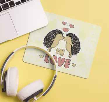 Tapis de souris citation hérissons s'embrassant ensemble - TenStickers