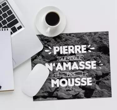 Tapis de souris avec citation pierre qui roule - TenStickers