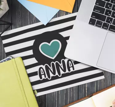 Tapis de souris nom emblème en forme de cœur - TenStickers