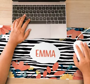 Tapis de souris nom style floral personnalisé - TenStickers