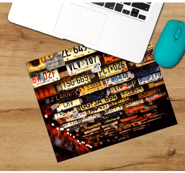 Tapis de souris original plaques d'immatriculation colorées - TenStickers