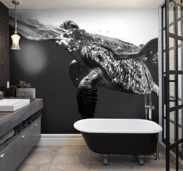 Papier peint mural Tortue noire et blanche nageant - TenStickers