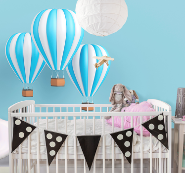 Tapisserie chambre enfant montgolfières vers le ciel - TenStickers