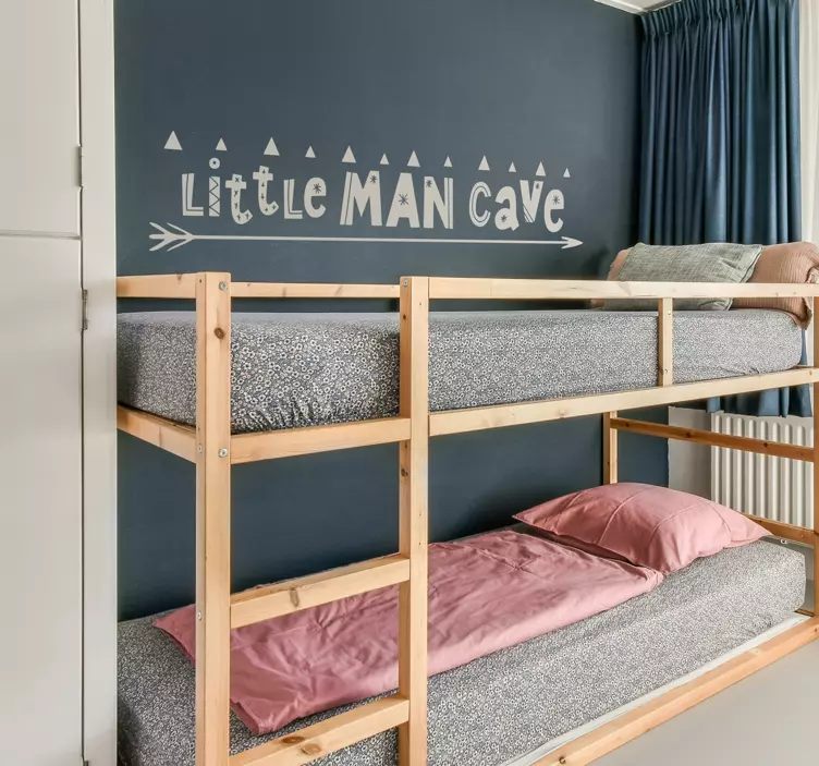 Sticker chambre enfant texte "Little Man Cave" - TenStickers