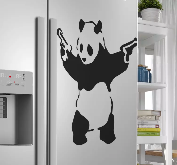 Sticker frigo panda avec des armes - TenStickers