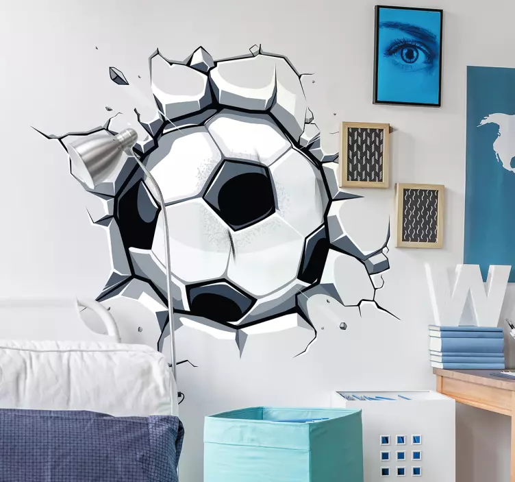 Sticker chambre enfant ballon de foot dans le mur - TenStickers