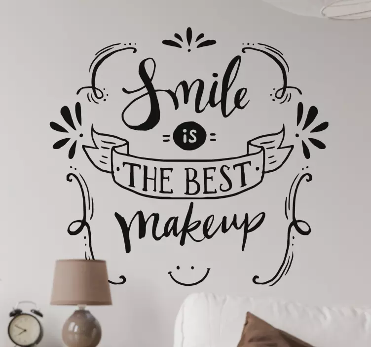Sticker mural phrase smile is the best make up - TenStickers