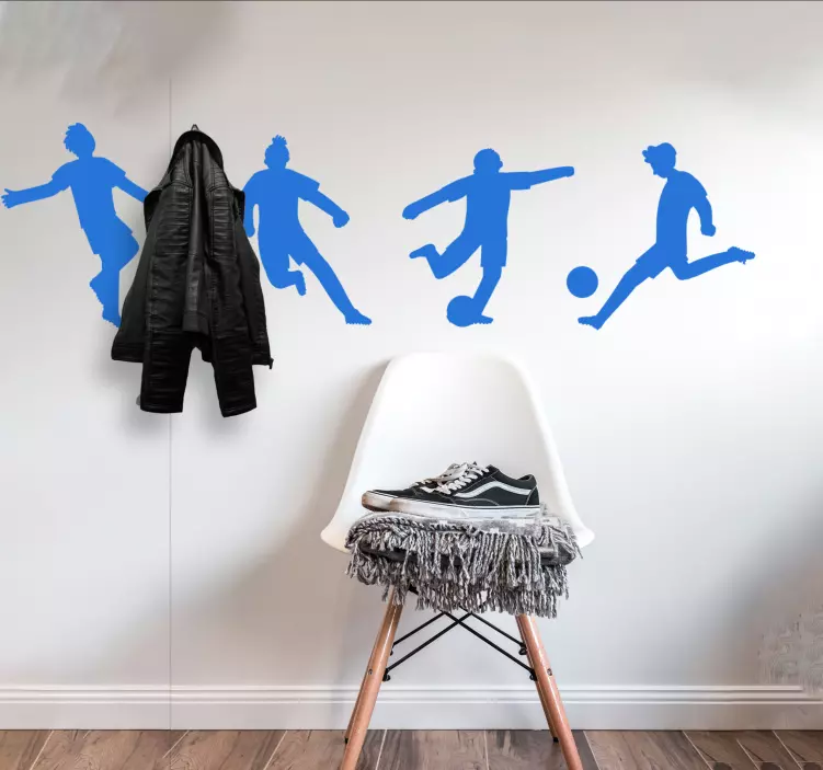 Sticker porte manteau silhouettes de football dynamiques - TenStickers