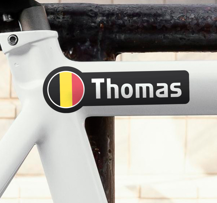 Sticker vélo drapeau avec nom en gras - TenStickers