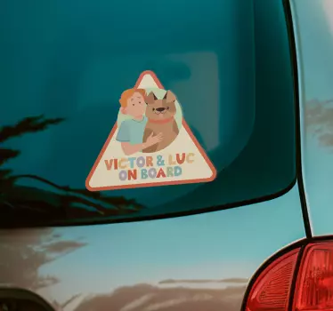 Sticker voiture enfant et chien à bord personnalisable - TenStickers