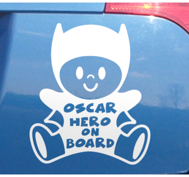 Autocollant bébé à bord figurine héros personnalisable - TenStickers