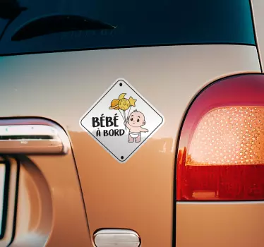 Sticker llustration bébé à bord - TenStickers