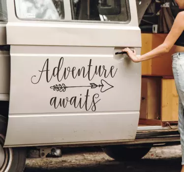 Aventure attend autocollant de voiture de calligraphie - TenStickers