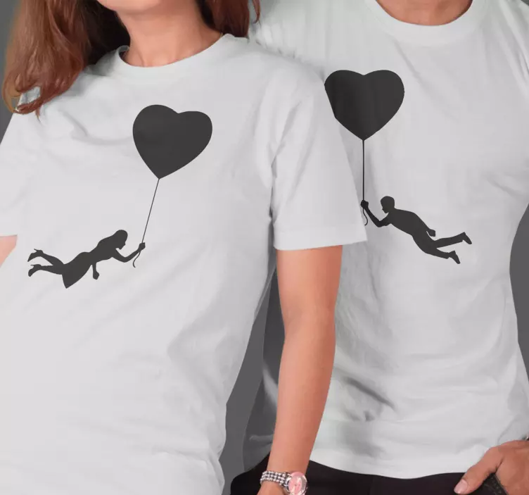 T-shirt couple ballons en forme de coeur - TenStickers