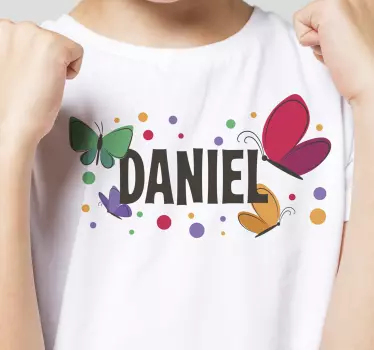 T-shirt personnalisé papillon vibrant avec nom - TenStickers